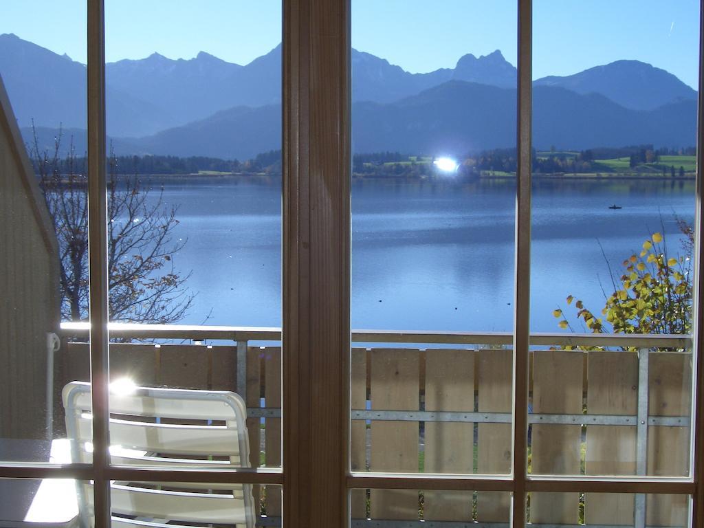 Gaestehaus Guggomos "Hopfen Am See" Füssen Rum bild